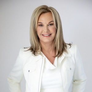 Meet your Posher, Suzanne